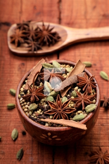 Indian Spices & Herbs Star Anise, Cardamom, Cinnamon, etc